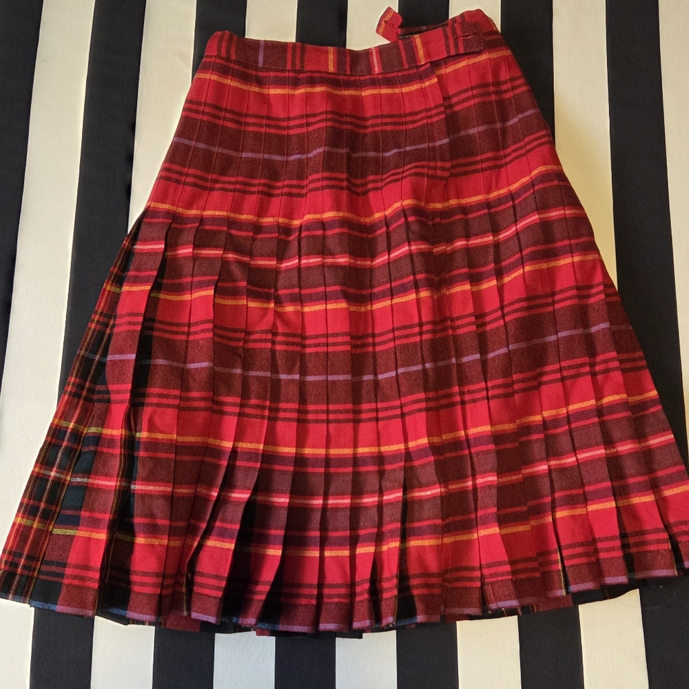 Reversible 100% Pure Virgin Wool Pleated Skirt - Picture 2 of 5